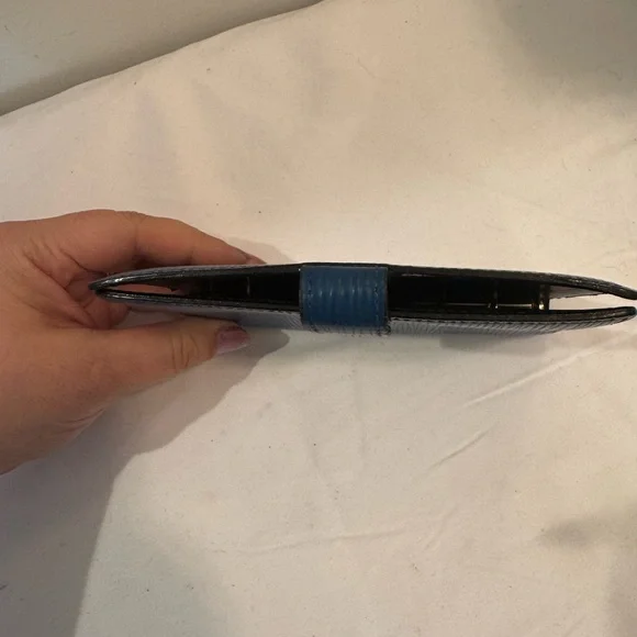 Louis Vuitton Vibrant Blue Epi Agenda - Picture 6 of 11